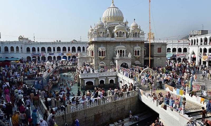 Sikh pilgrims gather at the Gurdwara Panja Sahib, one of Sikhism's most holy places, during the Vaisakhi festival in Hasan Abdal, about 48 kms from Rawalpindi, on April 14, 2015.  Vaisakhi - also known as Baisakhi - celebrates the founding of the Sikh community known as the Khalsa.  AFP PHOTO / Farooq NAEEM